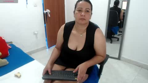 laura_foxx2379 online show from July 27, 2026, 6:48 pm