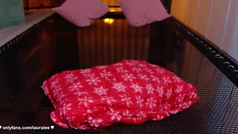 Snapshot of laura_lee chatting on February 7, 2026, 2:04 am Laura Lee. online show from February 7, 2026, 2:04 am