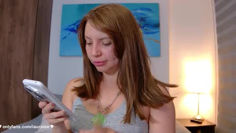 Snapshot of laura_lee chatting on February 20, 2026, 1:35 am Laura Lee. online show from February 20, 2026, 1:35 am