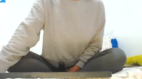 laura lovingxxx online show from June 8, 2026, 9:04 pm