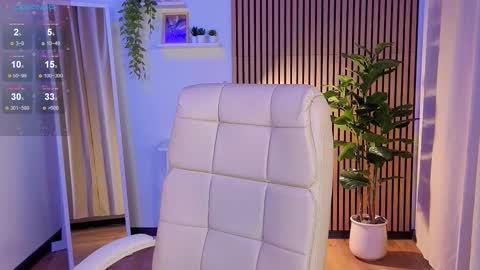 Miss Laura online show from October 5, 2025, 2:32 am