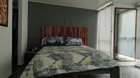 Snapshot of laura_peach1 chatting on April 29, 2026, 10:05 pm Laura online show from April 29, 2026, 10:05 pm