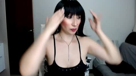 Laura online show from April 10, 2026, 1:11 am