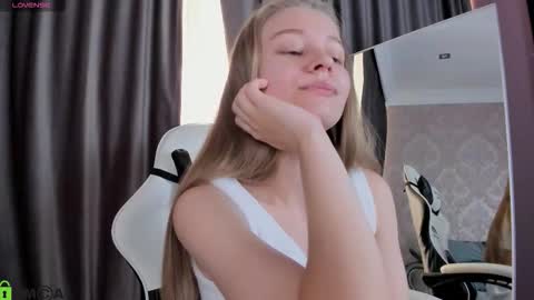 Snapshot of laura_pudd chatting on September 14, 2025, 10:14 am Laura online show from September 14, 2025, 10:14 am