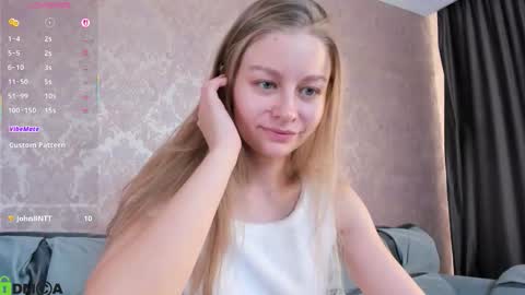 Snapshot of laura_pudd chatting on October 3, 2025, 8:33 am Laura online show from October 3, 2025, 8:33 am