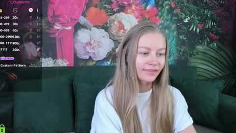 Snapshot of laura_pudd chatting on November 14, 2025, 9:30 am Laura online show from November 14, 2025, 9:30 am