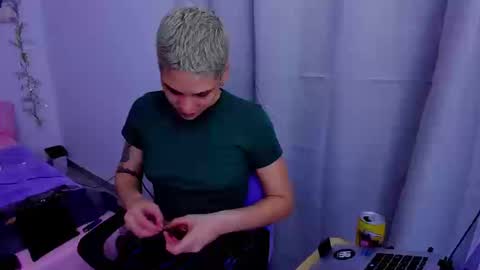 Laura Rose online show from September 23, 2025, 1:19 am