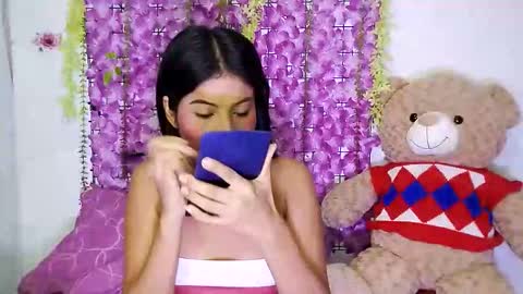 laura_rey_26 online show from April 16, 2026, 12:33 am