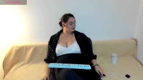 Laura online show from January 6, 2026, 7:39 pm