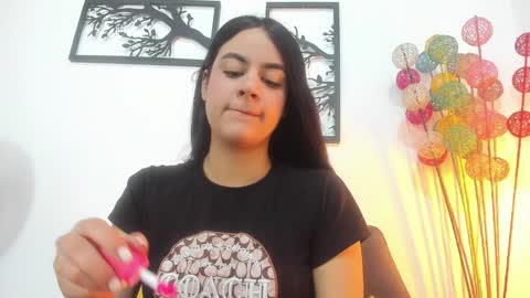 Snapshot of laura_soe chatting on January 10, 2025, 2:34 pm LAURA SOE online show from January 10, 2025, 2:34 pm