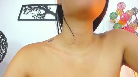 Snapshot of laura_soe chatting on January 30, 2025, 5:49 pm LAURA SOE online show from January 30, 2025, 5:49 pm