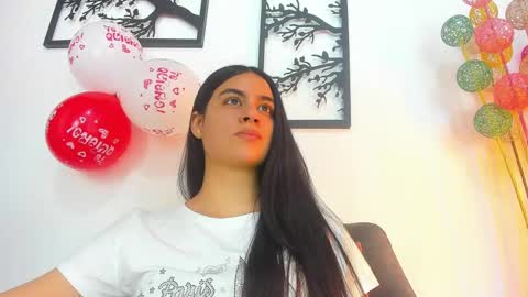 Snapshot of laura_soe chatting on February 14, 2025, 6:40 pm LAURA SOE online show from February 14, 2025, 6:40 pm