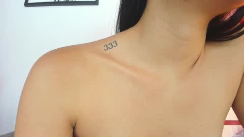 Snapshot of laura_soe chatting on March 3, 2025, 6:22 pm LAURA SOE online show from March 3, 2025, 6:22 pm