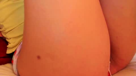 Snapshot of laura_soe chatting on November 8, 2025, 3:01 pm LAURA SOE online show from November 8, 2025, 3:01 pm