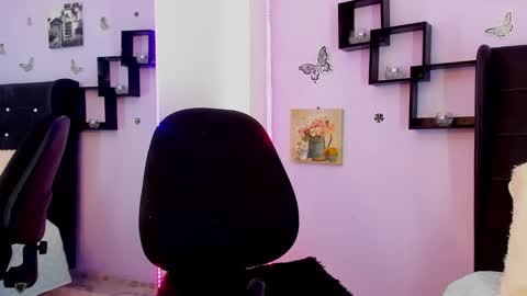 Laura Blue online show from December 18, 2024, 1:37 am