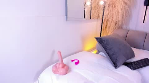 LauraCarther  online show from June 10, 2026, 5:23 pm