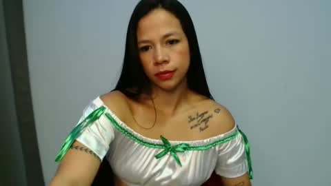 lauracb          online show from April 16, 2026, 4:57 am