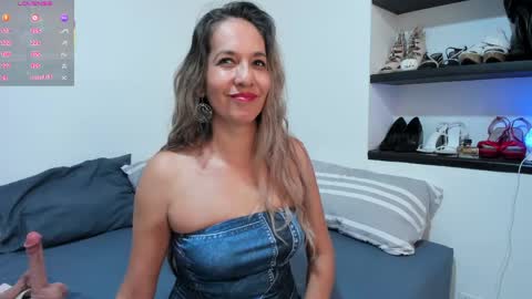 Snapshot of laurafarrely chatting on May 20, 2026, 7:09 pm Laura online show from May 20, 2026, 7:09 pm