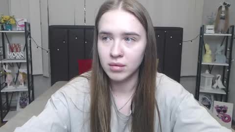 LauraHlot online show from September 12, 2025, 6:30 pm