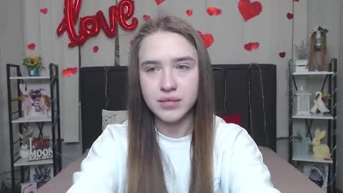 LauraHlot online show from February 9, 2026, 6:56 pm