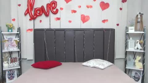 LauraHlot online show from March 23, 2026, 6:39 am