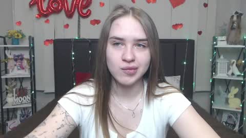 LauraHlot online show from May 19, 2026, 6:20 am