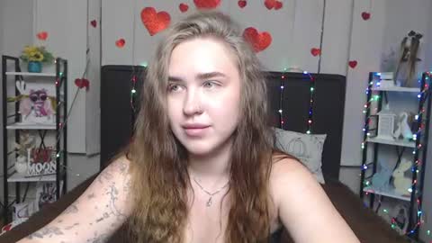 LauraHlot online show from July 12, 2026, 5:42 am