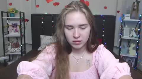 LauraHlot online show from July 15, 2026, 5:29 pm