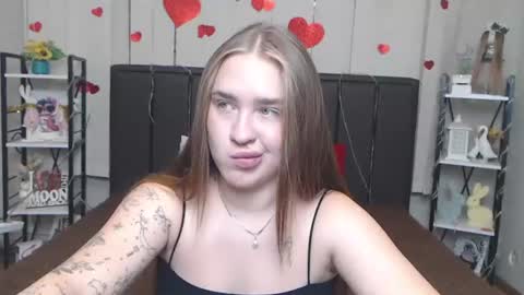 LauraHlot online show from July 17, 2026, 5:51 pm