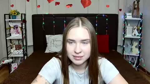LauraHlot online show from July 18, 2026, 5:39 pm