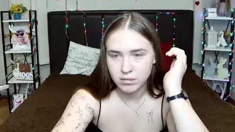 LauraHlot online show from July 22, 2026, 5:54 am