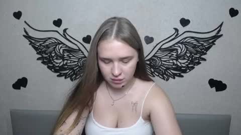 LauraHlot online show from July 25, 2026, 5:43 pm