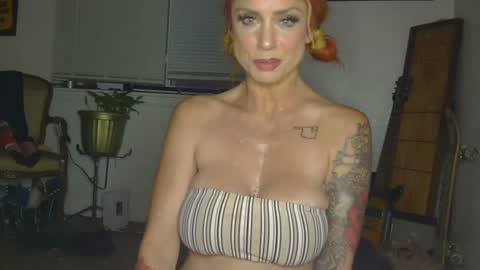 Snapshot of lauralye1983 chatting on July 5, 2026, 5:25 am Lilian Banks online show from July 5, 2026, 5:25 am
