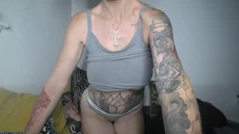 Snapshot of lauralye1983 chatting on August 3, 2026, 9:37 am Lilian Banks online show from August 3, 2026, 9:37 am