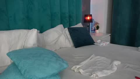 Snapshot of lauramirage chatting on February 17, 2025, 12:54 am LauraMirage online show from February 17, 2025, 12:54 am