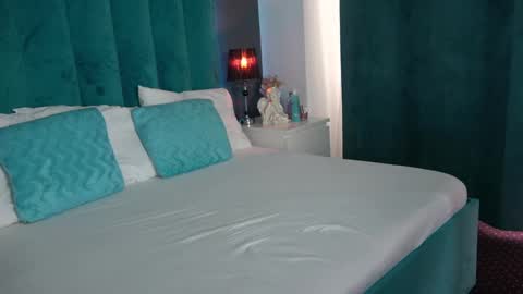 Snapshot of lauramirage chatting on February 26, 2025, 6:26 am LauraMirage online show from February 26, 2025, 6:26 am