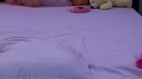 Snapshot of lauramirage chatting on October 7, 2025, 7:49 am LauraMirage online show from October 7, 2025, 7:49 am