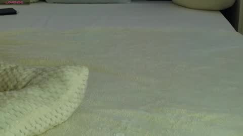 Snapshot of lauramirage chatting on November 18, 2025, 8:19 am LauraMirage online show from November 18, 2025, 8:19 am