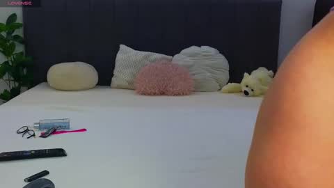 Snapshot of lauramirage chatting on November 27, 2025, 9:00 am LauraMirage online show from November 27, 2025, 9:00 am