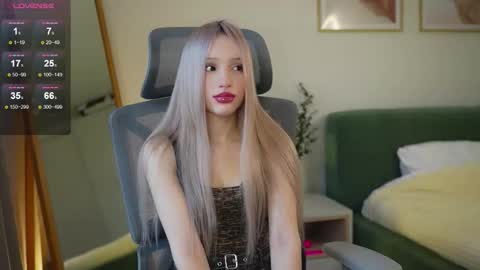 Snapshot of lauramusk chatting on October 10, 2025, 6:23 am Laura online show from October 10, 2025, 6:23 am