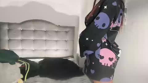 Snapshot of lauraohana chatting on December 3, 2024, 2:03 am lauraohana online show from December 3, 2024, 2:03 am