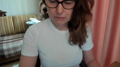 Lauraoven1 online show from March 27, 2026, 6:52 am