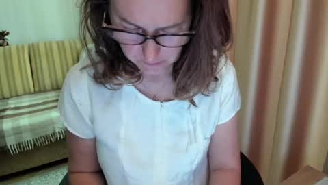 Lauraoven1 online show from June 22, 2026, 7:38 am