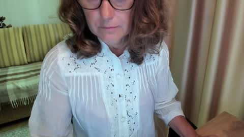 Lauraoven1 online show from July 4, 2026, 8:31 am