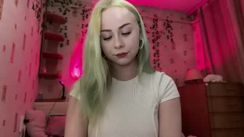 Laurashi online show from July 28, 2026, 3:32 pm