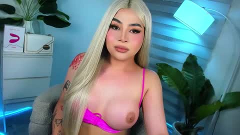 Snapshot of laurasinclair chatting on January 27, 2025, 5:36 am Your sweet Laura online show from January 27, 2025, 5:36 am