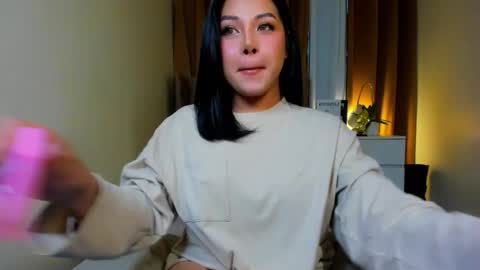 Your sweet Laura online show from December 1, 2025, 9:25 am