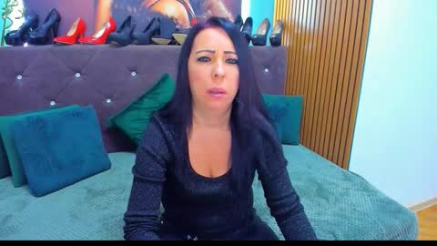 Laura online show from November 3, 2025, 4:25 am