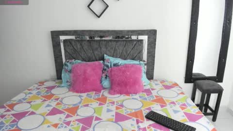 Snapshot of laurasofia01 chatting on November 6, 2025, 2:40 pm laurasofia01 online show from November 6, 2025, 2:40 pm