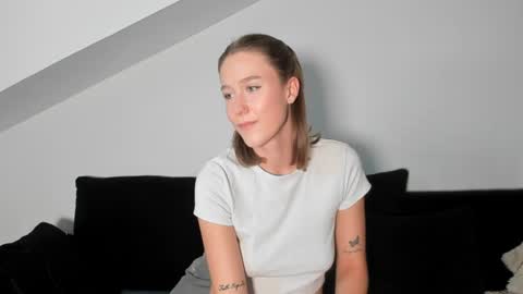 Laura Lara Sommer online show from July 27, 2026, 6:04 pm
